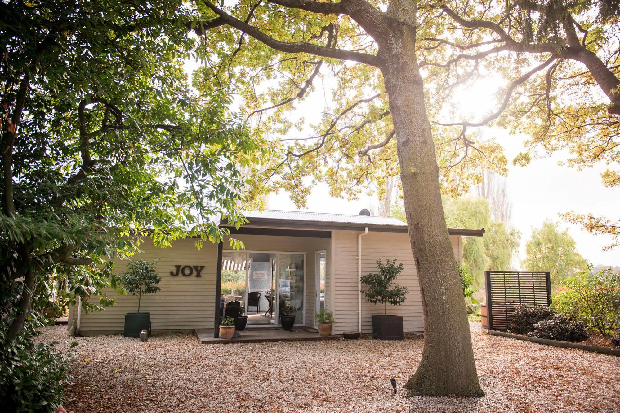 Revive On Oakview Boutique Beauty And Accommodation Ashburton Exterior foto